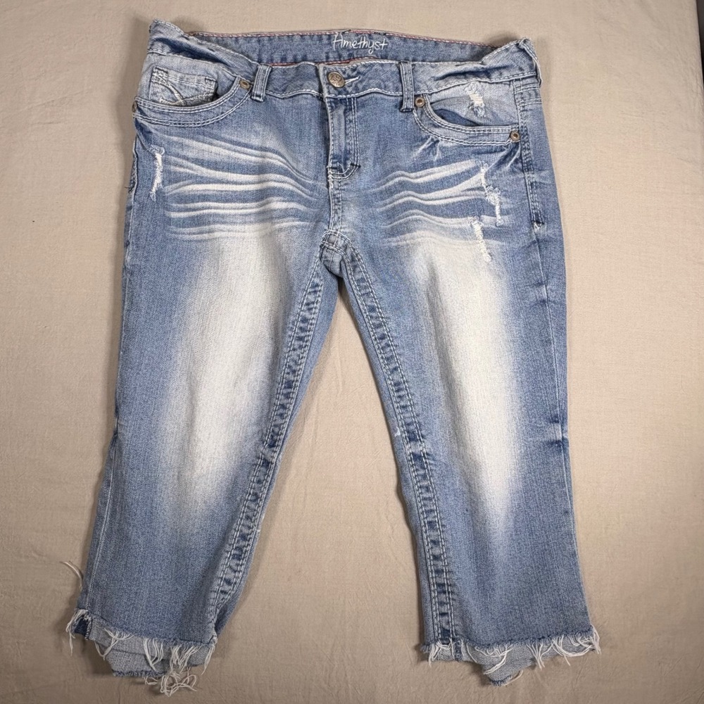 Amethyst Jeans Capri Distressed Light Wash Denim Frayed Hem Size 13 Y2K Cropped